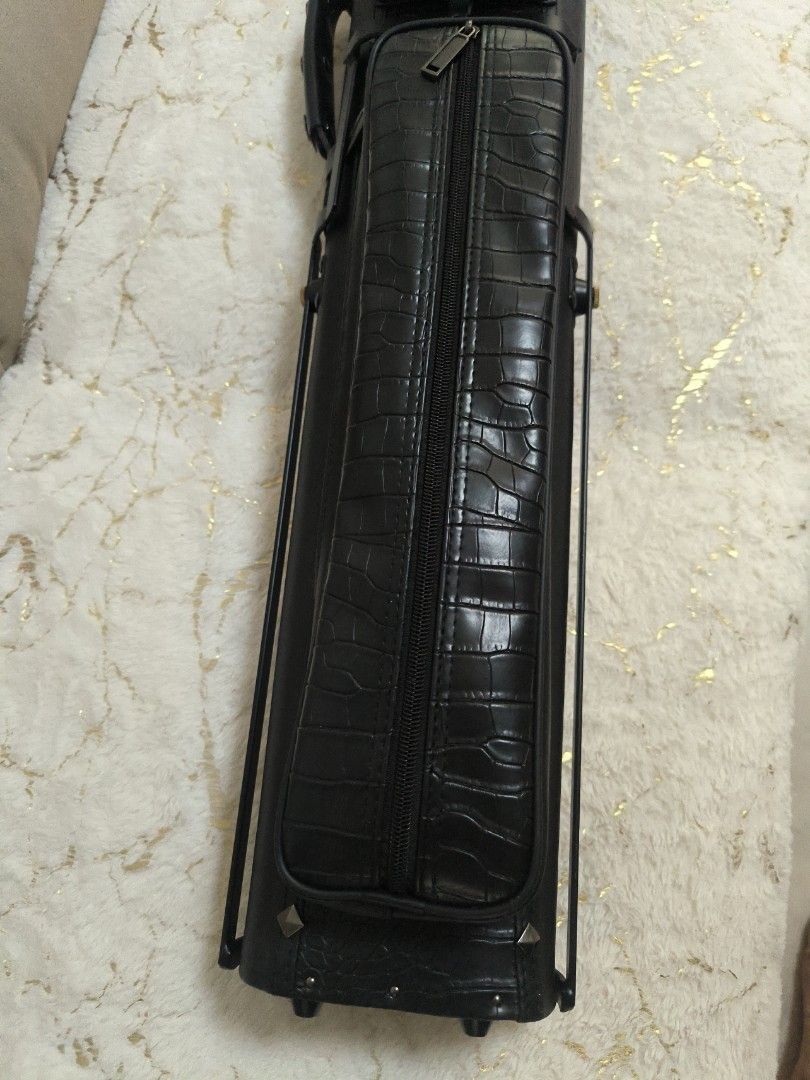 Missing Item (Category: Craft Supplies & Tools) located in Singapore. Submitted by monba22 (Listing ID 1466386786, Image 3). Description: Brand new billiard que partial hard and soft case (with 1 sling and 2 carrying holders option).