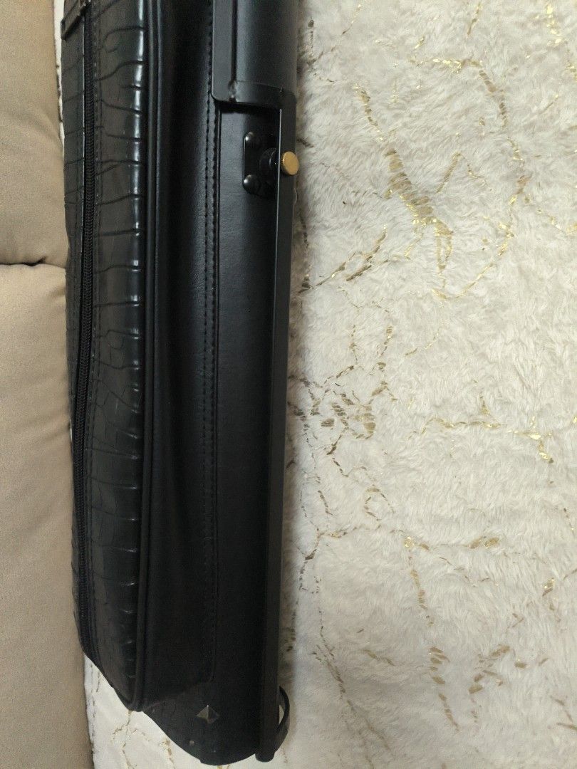 Missing Item (Category: Craft Supplies & Tools) located in Singapore. Submitted by monba22 (Listing ID 1466386786, Image 4). Description: Brand new billiard que partial hard and soft case (with 1 sling and 2 carrying holders option).