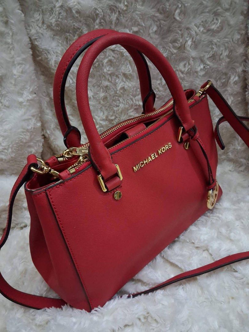 MK (Category: Cross-body Bags) located in Manila. Submitted by grandowl_5653cd (Listing ID 1466526825, Image 3). Description: Like new condition .