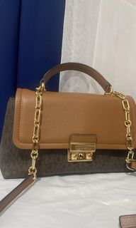 (Category: ) located in . Submitted by mycloset2025 (Listing ID 1466345439, Image 1). Description: .