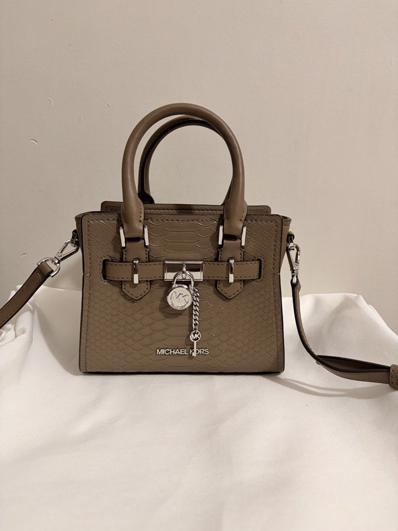 MK mini Hamilton (Category: Cross-body Bags) located in Angeles City. Submitted by kimkim_06_614 (Listing ID 1466401402, Image 1). Description: .