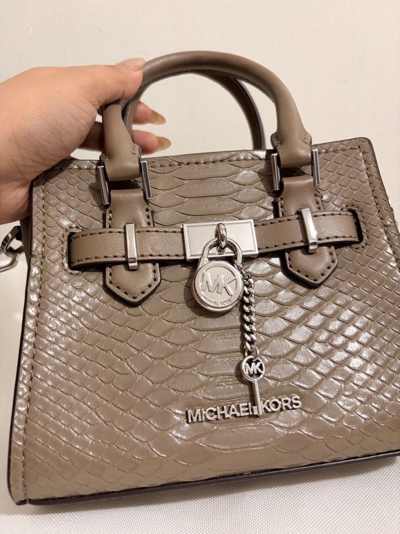 MK mini Hamilton (Category: Cross-body Bags) located in Angeles City. Submitted by kimkim_06_614 (Listing ID 1466401402, Image 3). Description: .