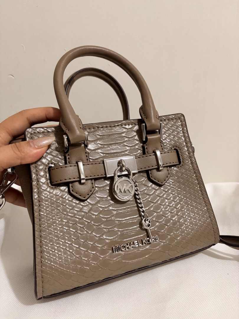 MK mini Hamilton (Category: Cross-body Bags) located in Angeles City. Submitted by kimkim_06_614 (Listing ID 1466401402, Image 2). Description: .