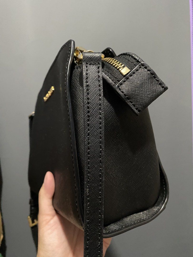 MK selma small (Category: Luxury Bags & Wallets) located in Batangas. Submitted by bagstolove2.0 (Listing ID 1466470708, Image 3). Description: .