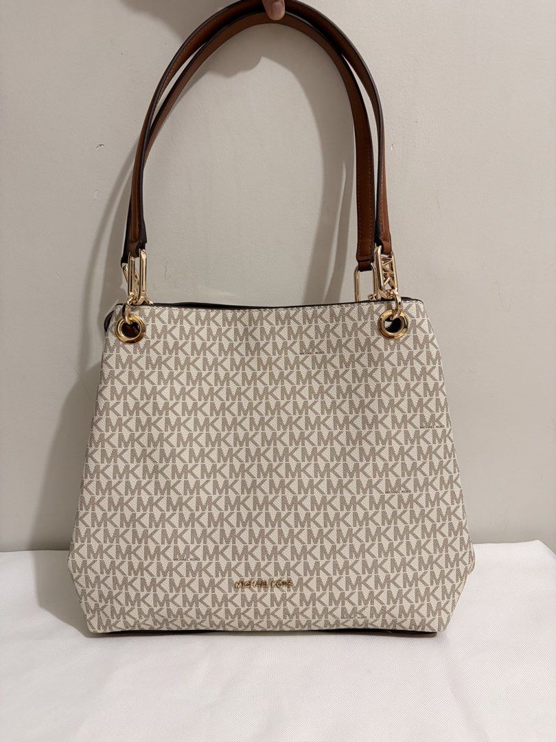 MK shoulder bag (Category: Tote Bags) located in Angeles City. Submitted by kimkim_06_614 (Listing ID 1466402243, Image 1). Description: .