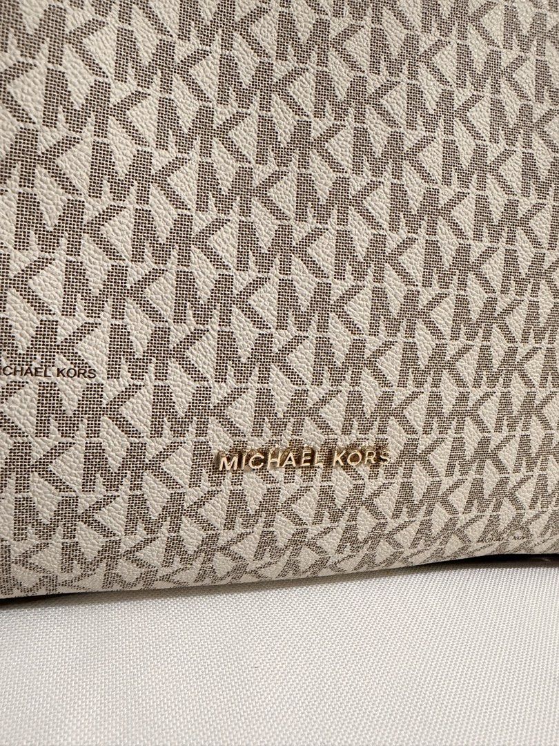MK shoulder bag (Category: Tote Bags) located in Angeles City. Submitted by kimkim_06_614 (Listing ID 1466402243, Image 3). Description: .