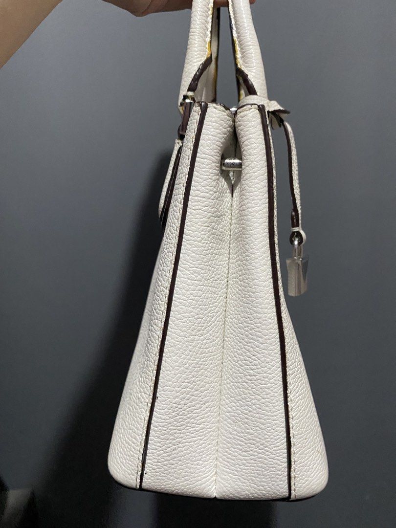 Mk white sling two way bag (Category: Luxury Bags & Wallets) located in Batangas. Submitted by bagstolove2.0 (Listing ID 1466471094, Image 3). Description: .