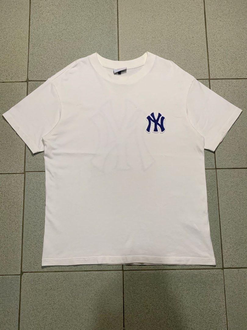 Mlb New York Yankees White Shirt (Category: Tshirts & Polo Shirts ) located in Davao. Submitted by mysticeagle-2763 (Listing ID 1466466778, Image 1). Description: Mlb New York Yankees White Shirt📌 W-21📌 L-26.5📌 Excellent Condition .