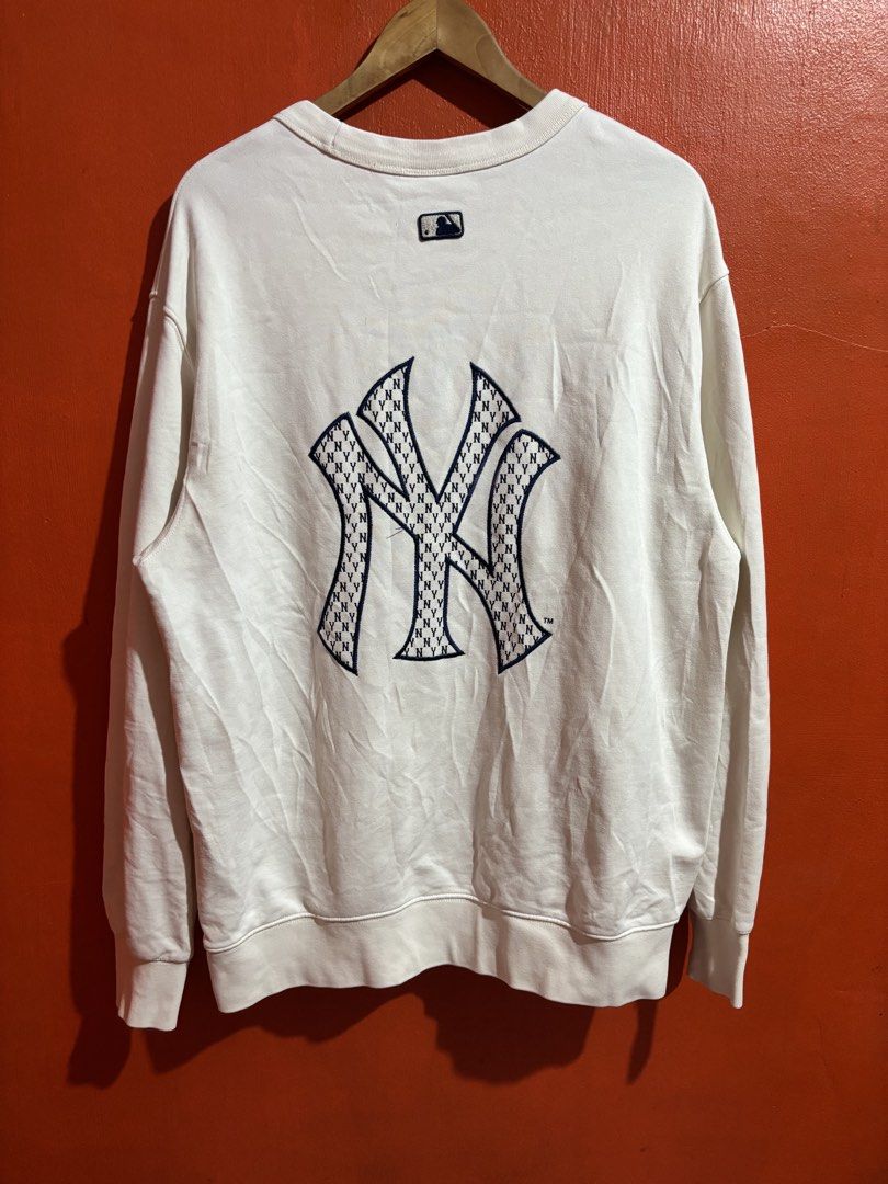 MLB New York Yankees White Sweatshirt (Category: Coats, Jackets and Outerwear) located in Naga. Submitted by ajrc.shop (Listing ID 1466475633, Image 2). Description: MLB Sweatshirt Big Logo ✅Size: XL ✅Width: 24 ✅Length: 30 ✅Color Rate: 9.8/10 ✅Issue: Nasa pic ✅Need Wash ✅Location: Bicol Naga City, Camarines Sur ✅Courier: J&T Express/Flash Express ✅MOP: Gcash only.