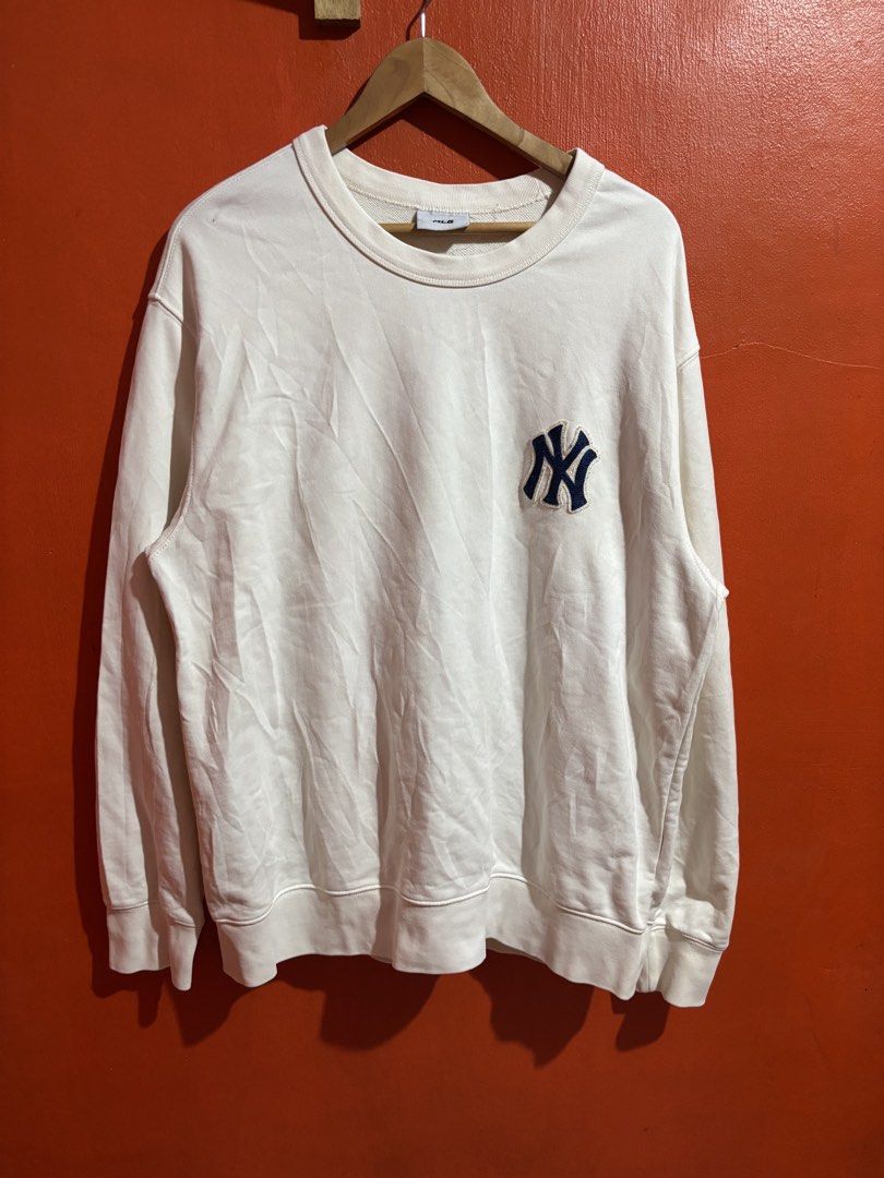 MLB New York Yankees White Sweatshirt (Category: Coats, Jackets and Outerwear) located in Naga. Submitted by ajrc.shop (Listing ID 1466475633, Image 1). Description: MLB Sweatshirt Big Logo ✅Size: XL ✅Width: 24 ✅Length: 30 ✅Color Rate: 9.8/10 ✅Issue: Nasa pic ✅Need Wash ✅Location: Bicol Naga City, Camarines Sur ✅Courier: J&T Express/Flash Express ✅MOP: Gcash only.