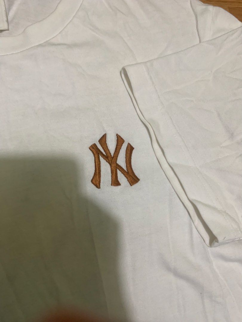 Mlb NY thsirt (Category: Formal Shirts) located in Tuguegarao City. Submitted by jaly35 (Listing ID 1466430029, Image 2). Description: Mlb NY Size:M-L Color:white Already wash .