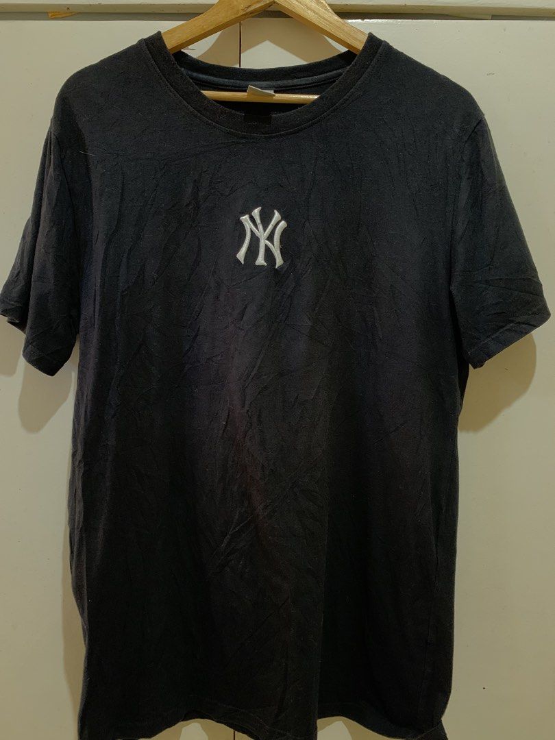 MLB Yankees (Category: Tshirts & Polo Shirts ) located in Calamba. Submitted by wear_haus (Listing ID 1466357734, Image 3). Description: 21x30 📍Cabuyao Laguna Dm for more details.