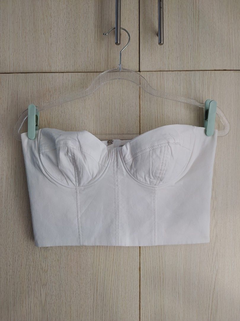 MNG White Tube Top (Category: Others Tops) located in Bacoor. Submitted by lieze (Listing ID 1466438187, Image 1). Description: used for parties cropped tube top zipper sa likod xs size, fit to small.
