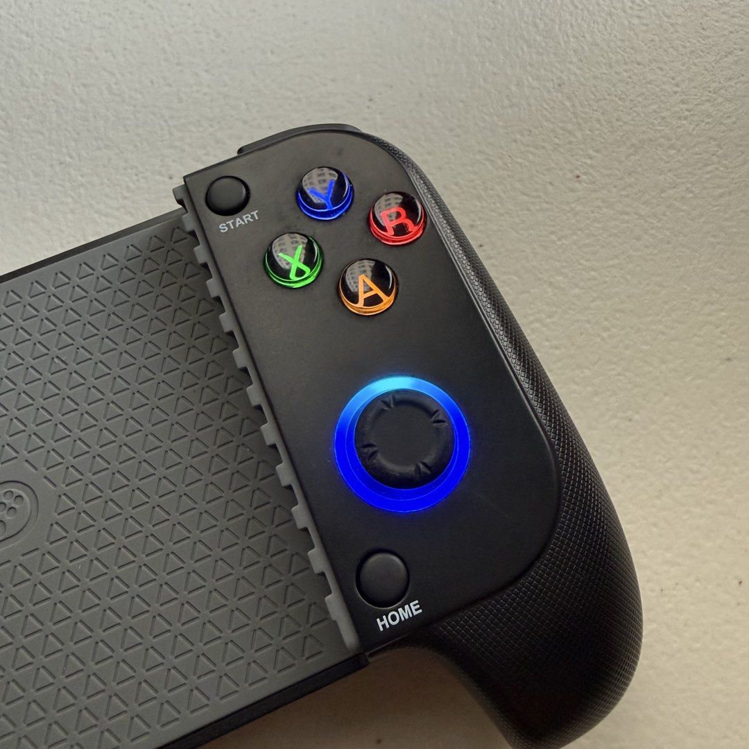 Mobile Gaming Controller for Smartphones (Category: Controllers) located in Manila. Submitted by cheemkenn (Listing ID 1466427367, Image 1). Description: - RFS: It's not compatible to mobile legends😅 but I have tried using this to other games, its working very well! - has cool lightings - NO CHARGER, but charger is type C - NO BOX, but product is really new - Ergonomic telescopic game controller for mobile phones and Nintendo Switch - Retractabl