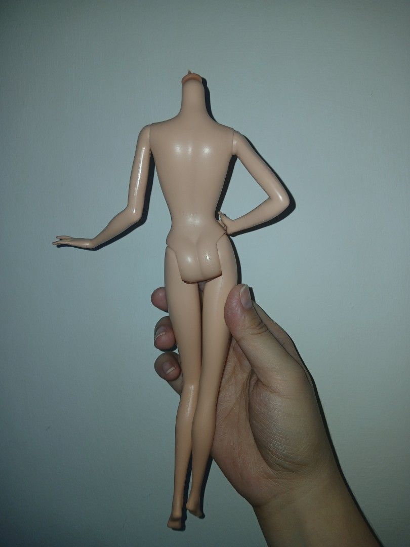 Model muse body (Category: Kids Toys) located in Subic. Submitted by frncnjntmr22 (Listing ID 1466441109, Image 2). Description: may konting pink very very light sa arm see in photo. ka skintone niya Audrey Hepburn doll. .