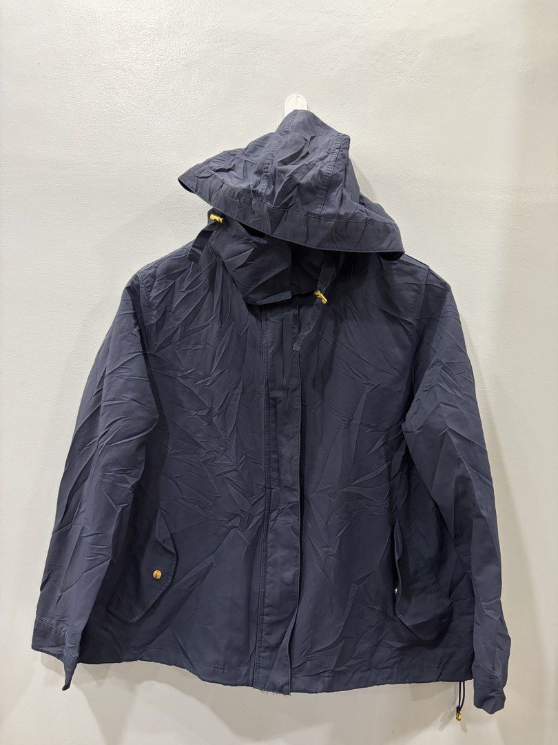 Mountain Parka (Category: Coats, Jackets and Outerwear) located in Mabalacat. Submitted by uniqllojane_17 (Listing ID 1466385232, Image 1). Description: Size Large 21" w 24" L.