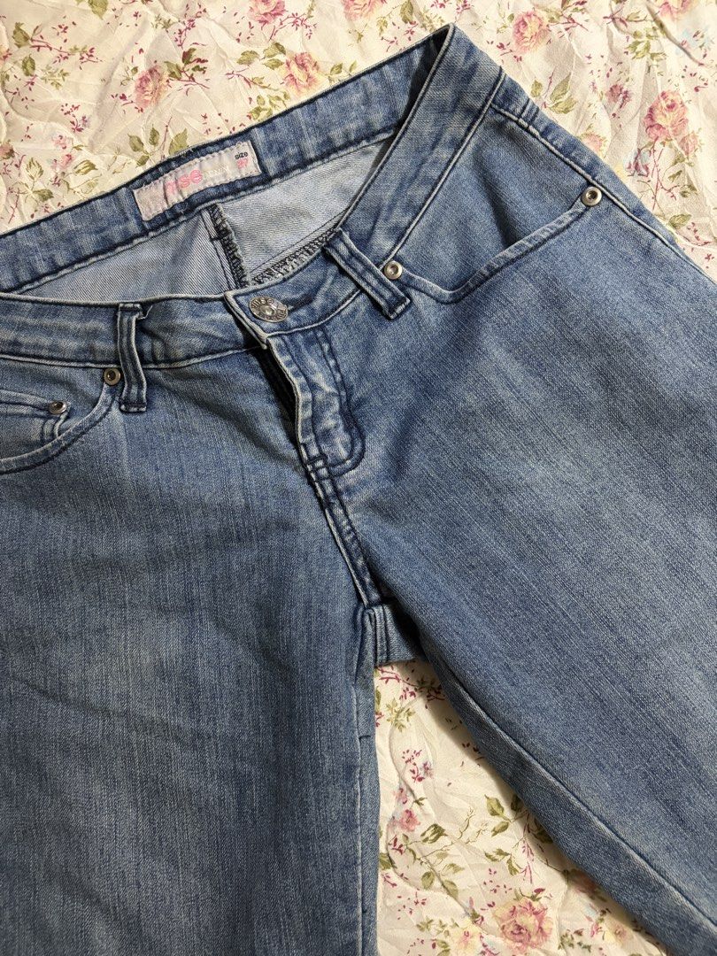 MSE Capri Pants (Category: Other Bottoms) located in Muntinlupa City. Submitted by herellas0504 (Listing ID 1466509652, Image 2). Description: MSE Capri Pants Mine: ₱20 —————— size: 25-27 (27 on tag) has stains, need wash only good for y2K fits.