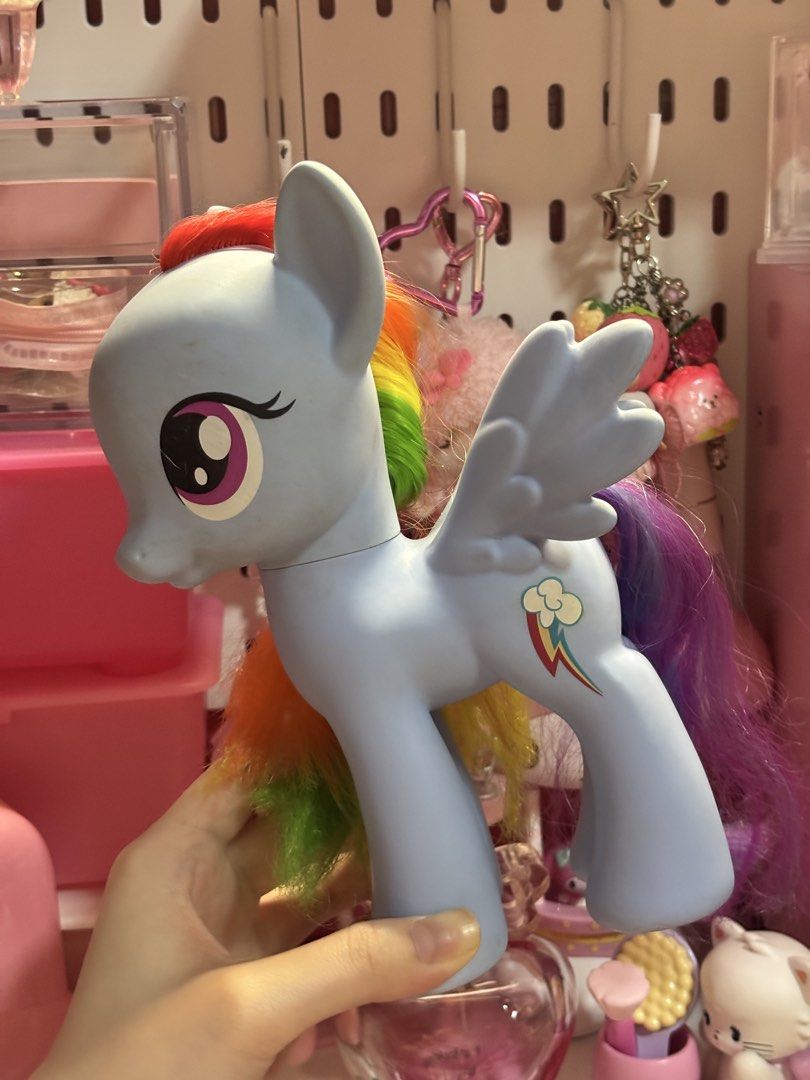 My Little Pony Hasbro Rainbow Dash Figure (Category: Figurines & Statues) located in San Juan City. Submitted by glitznpops.ph (Listing ID 1466434547, Image 1). Description: ~ Big in size ~ Condition is already shown sa pic kasi vintage n po sya. Bawal po sa maselan o sa maarte may minimal flaws like minimal dirt na d nmn masyado halata. .