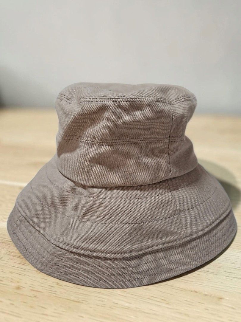 NAMIKI CHAPELIÉRE BUCKET HAT (Category: Hats & Beanies) located in Las Pinas. Submitted by annachiaonair2037 (Listing ID 1466361852, Image 2). Description: NAMIKI CHAPELIÈRE BUCKET HAT FROM JAPAN 8" CHECK THE BRAND, THIS IS A PRICEY BRAND. VERY GOOD QUALITY Disclaimer: I am not affiliated with, associated with, or authorized by any of the brands featured posted. Any mention of brand names, trademarks, or logos is solely for identification and ref