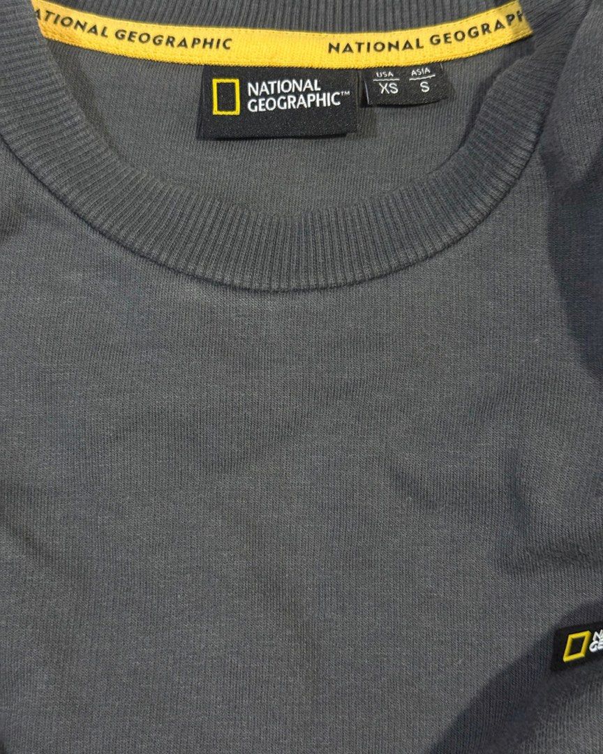 National Geographic Sweatshirt (Category: Coats, Jackets and Outerwear) located in Mandaluyong City. Submitted by jiadeclutters (Listing ID 1466484478, Image 2). Description: .