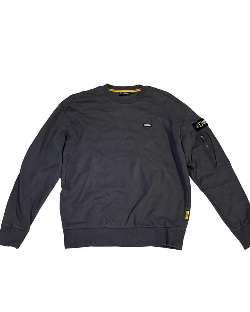 National Geographic Sweatshirt (Category: Coats, Jackets and Outerwear) located in Mandaluyong City. Submitted by jiadeclutters (Listing ID 1466484478, Image 1). Description: .