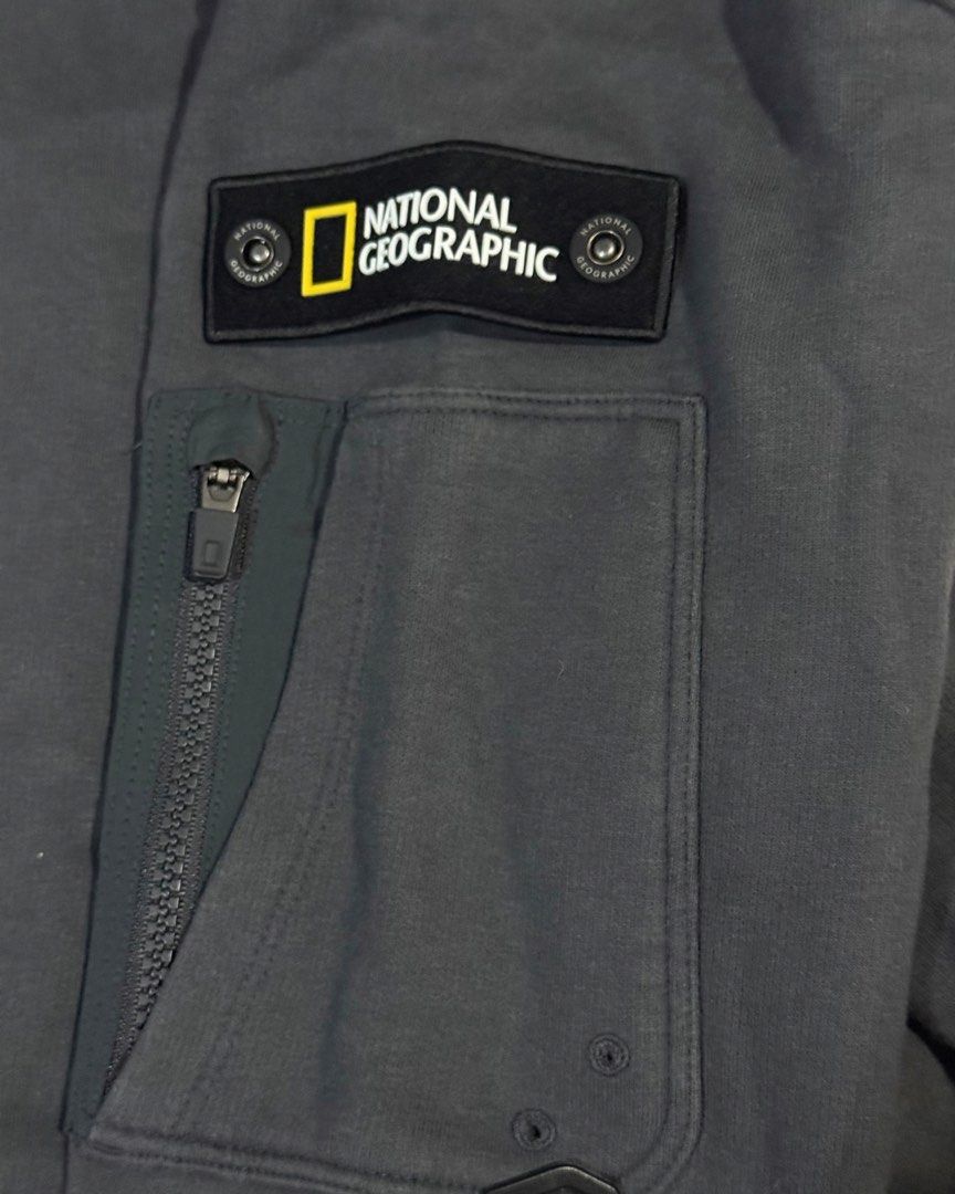National Geographic Sweatshirt (Category: Coats, Jackets and Outerwear) located in Mandaluyong City. Submitted by jiadeclutters (Listing ID 1466484478, Image 3). Description: .