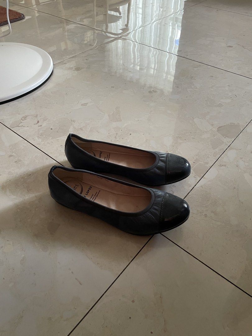Navy Blue Flats (Category: Flats & Sandals) located in Batangas. Submitted by lemonade.glaze (Listing ID 1466413983, Image 1). Description: 36 -37 inch very cutesyy and lightweight .
