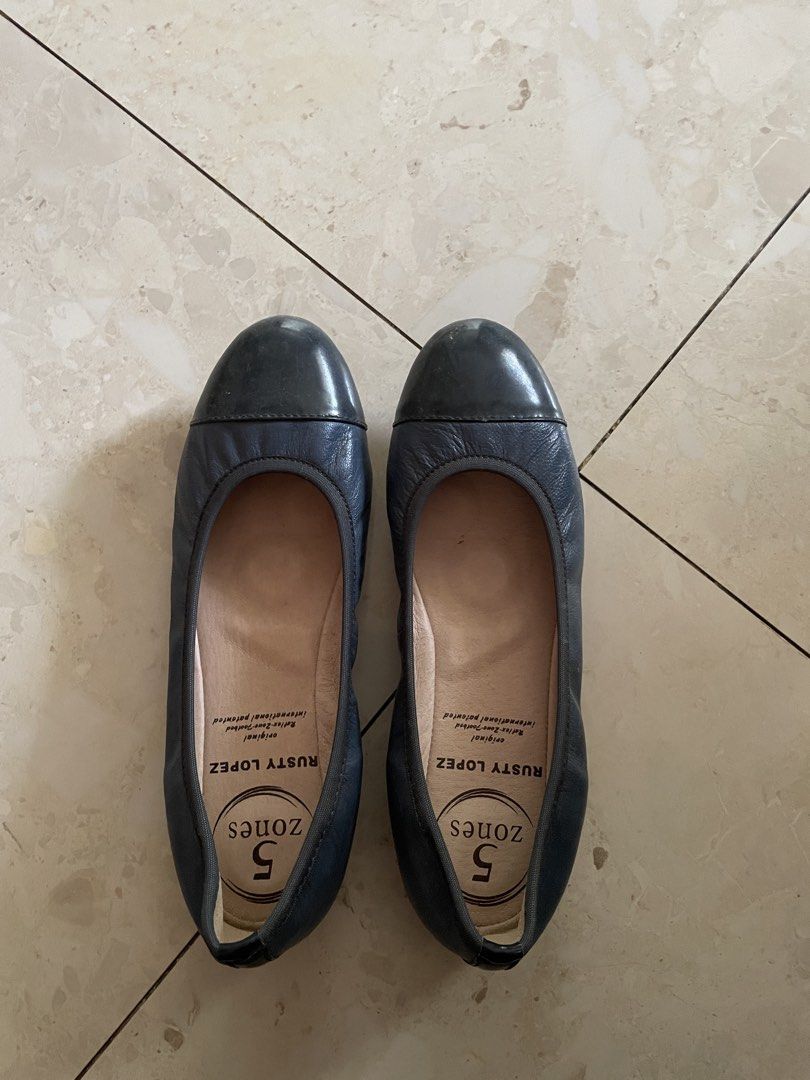 Navy Blue Flats (Category: Flats & Sandals) located in Batangas. Submitted by lemonade.glaze (Listing ID 1466413983, Image 3). Description: 36 -37 inch very cutesyy and lightweight .