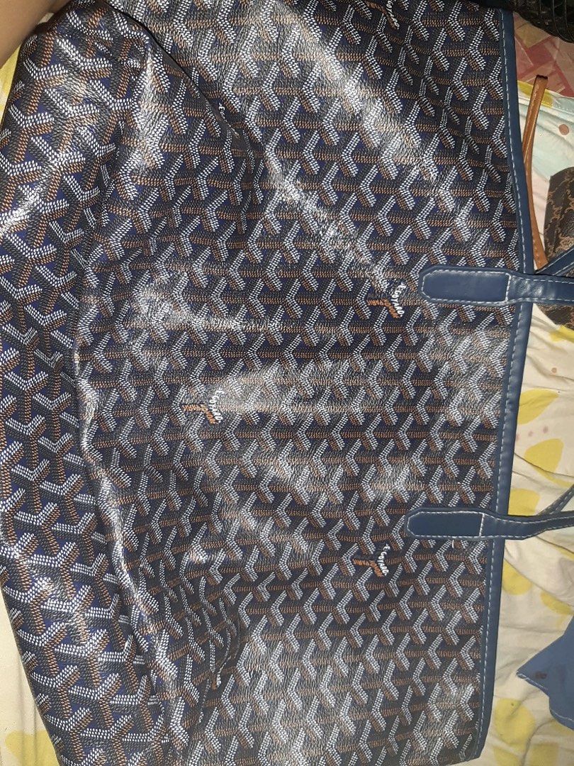 NAVY BLUE TOTE BAG (Category: Tote Bags) located in Cavite. Submitted by akhimraco.bns (Listing ID 1465295616, Image 3). Description: - preloved - gyrd insp bag - ballpen stains.