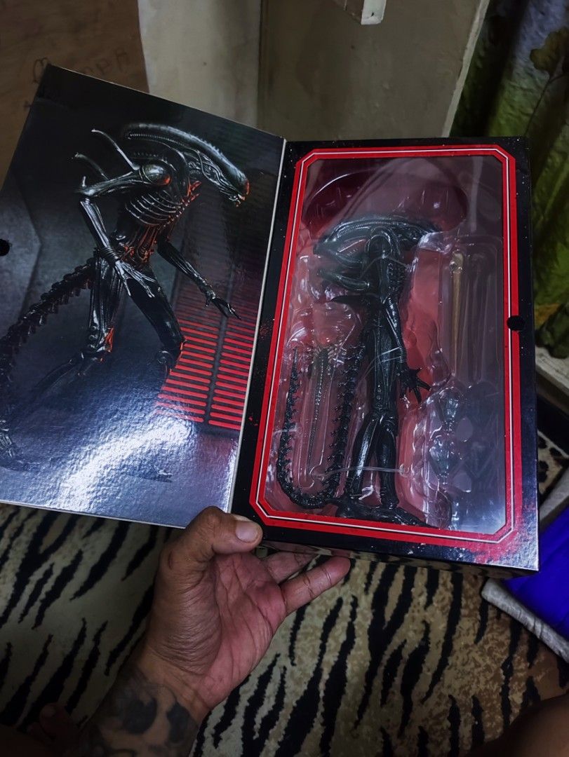 NECA Alien Romulus Ultimate Xenomorph XX121 Figure (Category: Figurines & Statues) located in Caloocan City. Submitted by rhaine4153 (Listing ID 1466492178, Image 3). Description: - Official 20th Century Studios licensed merchandise - NECA Alien Romulus Ultimate Xenomorph XX121 action figure - Includes facehugger, chestbursters, and interchangeable hands - Premium window box packaging with opening front flap - Ideal for sci-fi fans and collectors