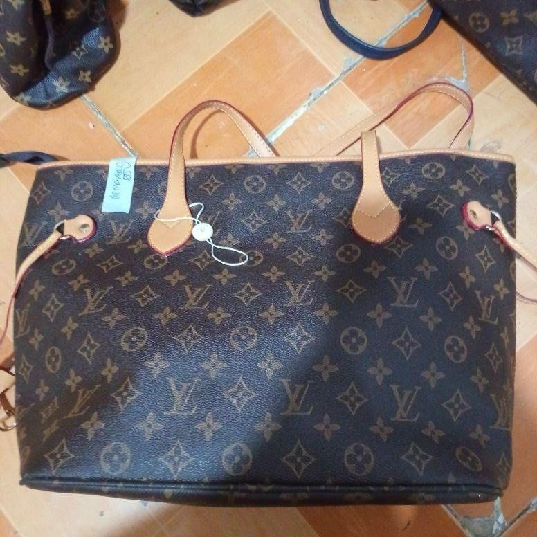 Neverfull LV (Category: Luxury Bags & Wallets) located in Manila. Submitted by hatdogg526 (Listing ID 1466342228, Image 1). Description: Slightly nego Buyer to shoulder sf Meetup in BGC or Taft Authenticity not guaranteed was bought on ig; Very premium quality.