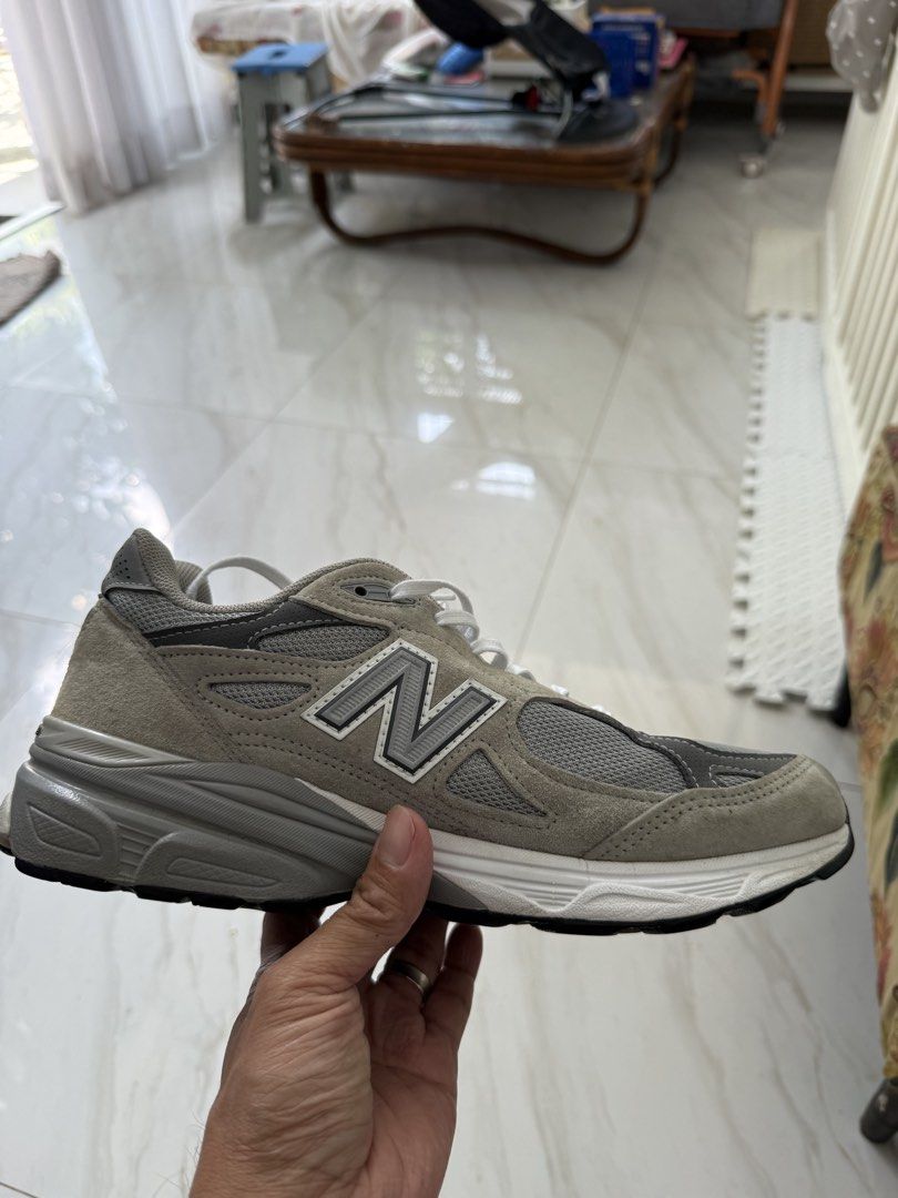 New Balance 990 V3 Grey (Category: Sneakers) located in Batangas. Submitted by kontin (Listing ID 1459940672, Image 3). Description: New Balance 990 V3 Bought in the US Condition 8.5/10 Size US9 With Box.