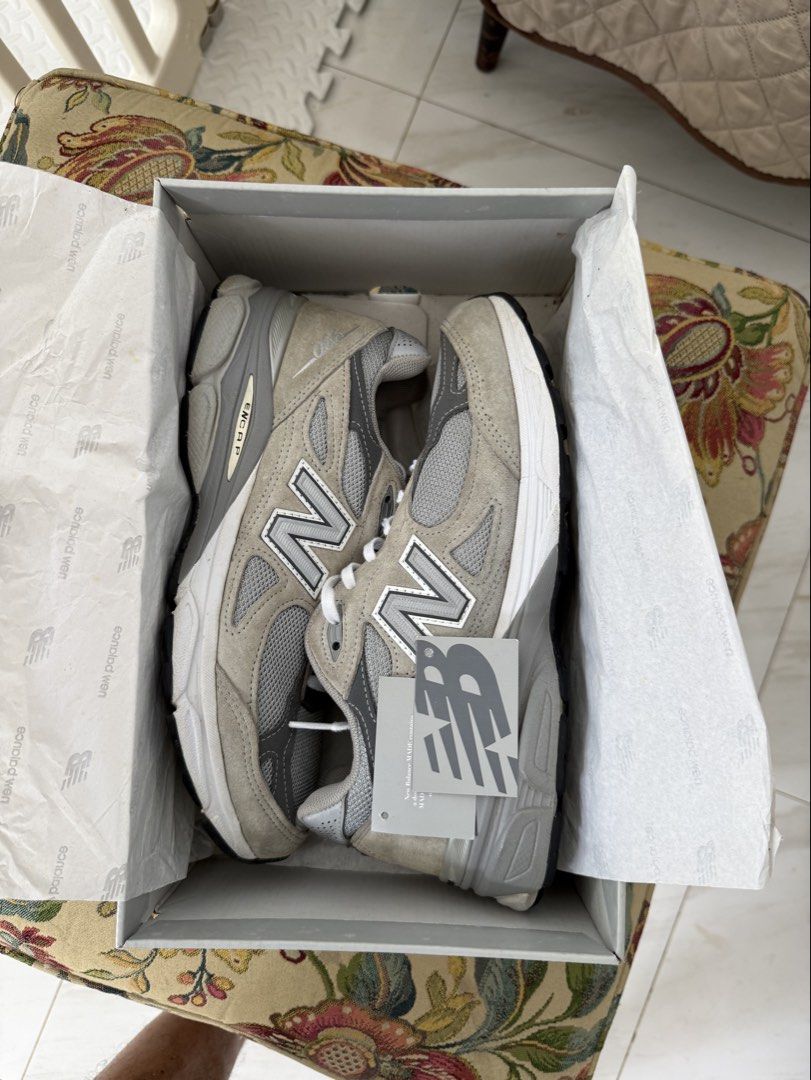 New Balance 990 V3 Grey (Category: Sneakers) located in Batangas. Submitted by kontin (Listing ID 1459940672, Image 1). Description: New Balance 990 V3 Bought in the US Condition 8.5/10 Size US9 With Box.