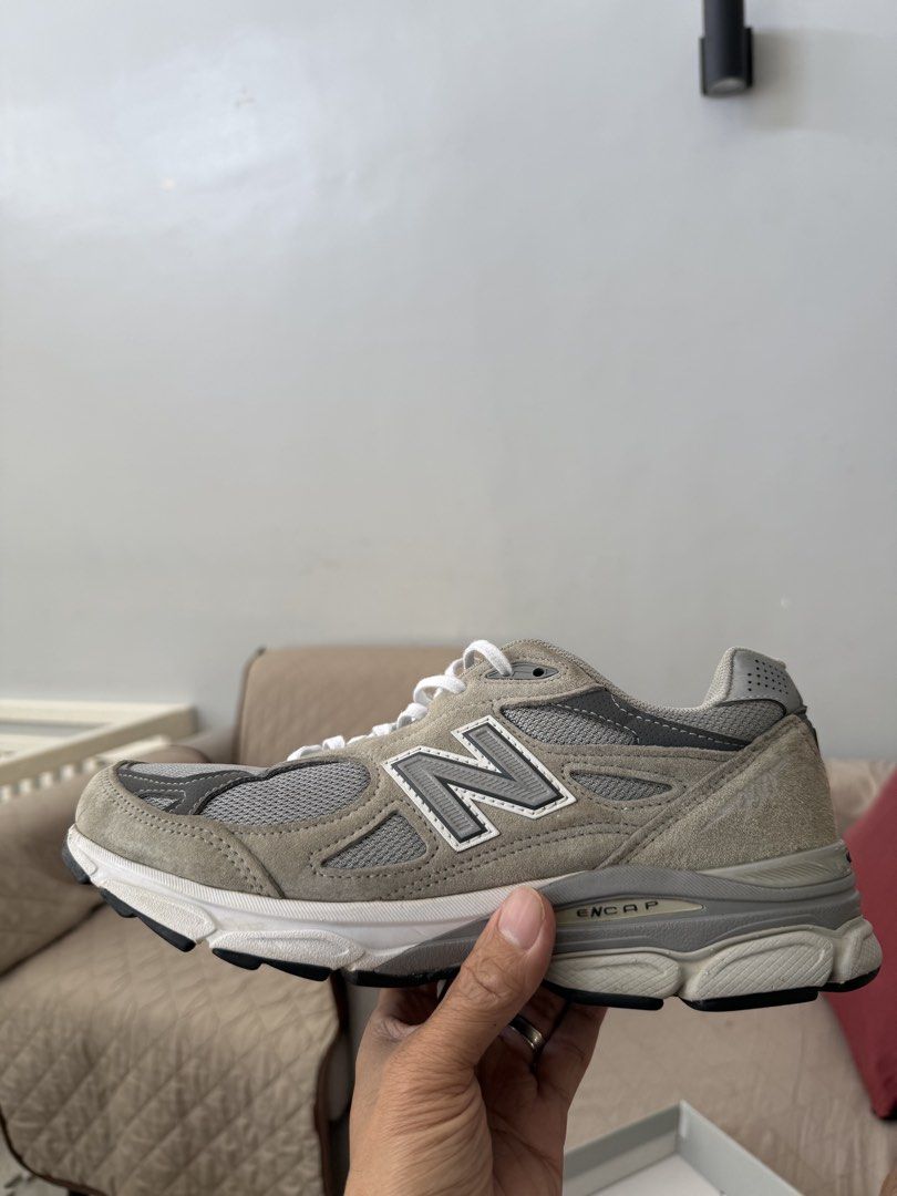 New Balance 990 V3 Grey (Category: Sneakers) located in Batangas. Submitted by kontin (Listing ID 1459940672, Image 2). Description: New Balance 990 V3 Bought in the US Condition 8.5/10 Size US9 With Box.