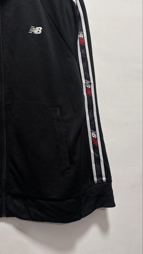 New Balance Black Track Jacket (Category: Coats, Jackets and Outerwear) located in Manila. Submitted by petlover777 (Listing ID 1466411217, Image 3). Description: 22.5 x 28.5 (Large to XL) EXCELLENT CONDITION! 🔥 Pick up location: Barangay 235 Zone 22 Abad Santos Manila Delivery: J&T | Lalamove.