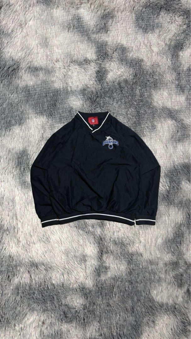 NFL Indianapolis colts (Category: Coats, Jackets and Outerwear) located in Carmona. Submitted by arthrift.31 (Listing ID 1466460225, Image 1). Description: Width:25 Length:28 Condition:9.5/10 Colorrate:9.5/10 Issue:None.