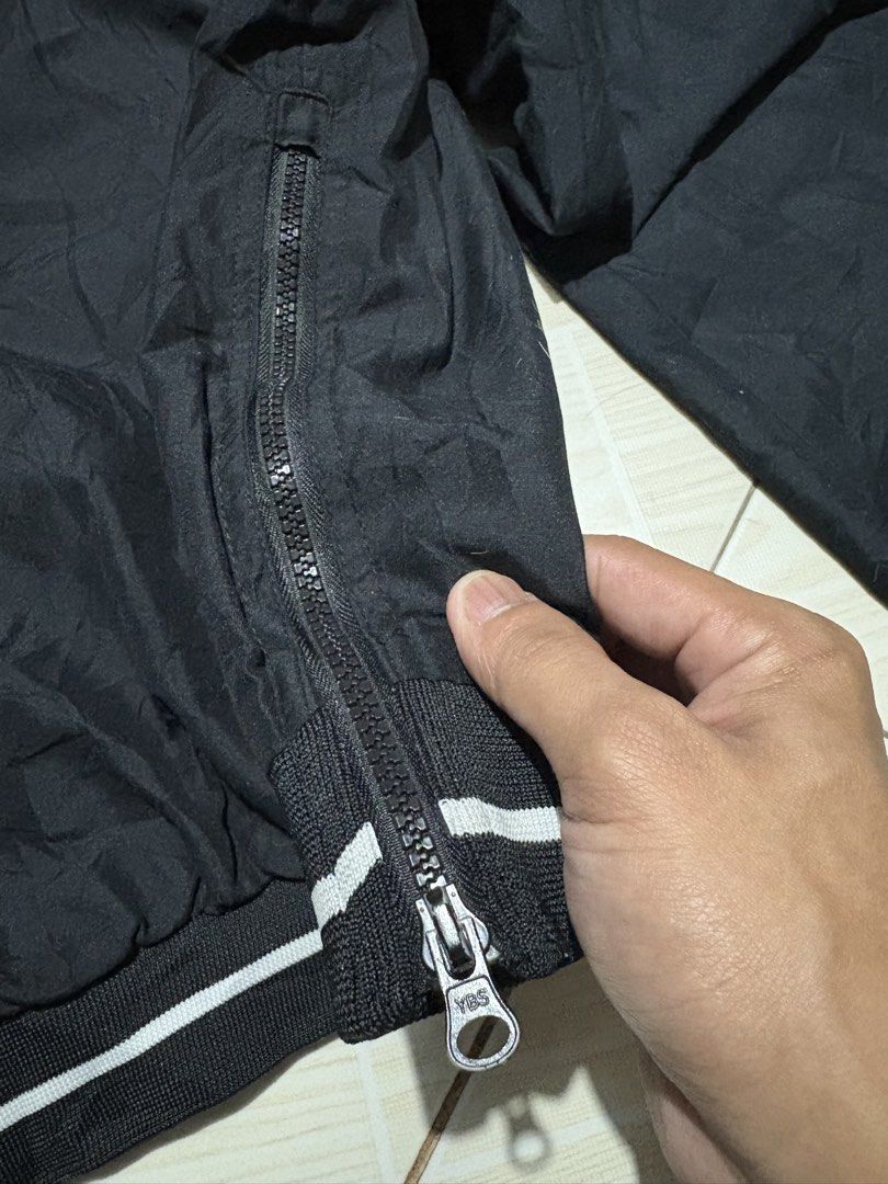 NFL Indianapolis colts (Category: Coats, Jackets and Outerwear) located in Carmona. Submitted by arthrift.31 (Listing ID 1466460225, Image 3). Description: Width:25 Length:28 Condition:9.5/10 Colorrate:9.5/10 Issue:None.