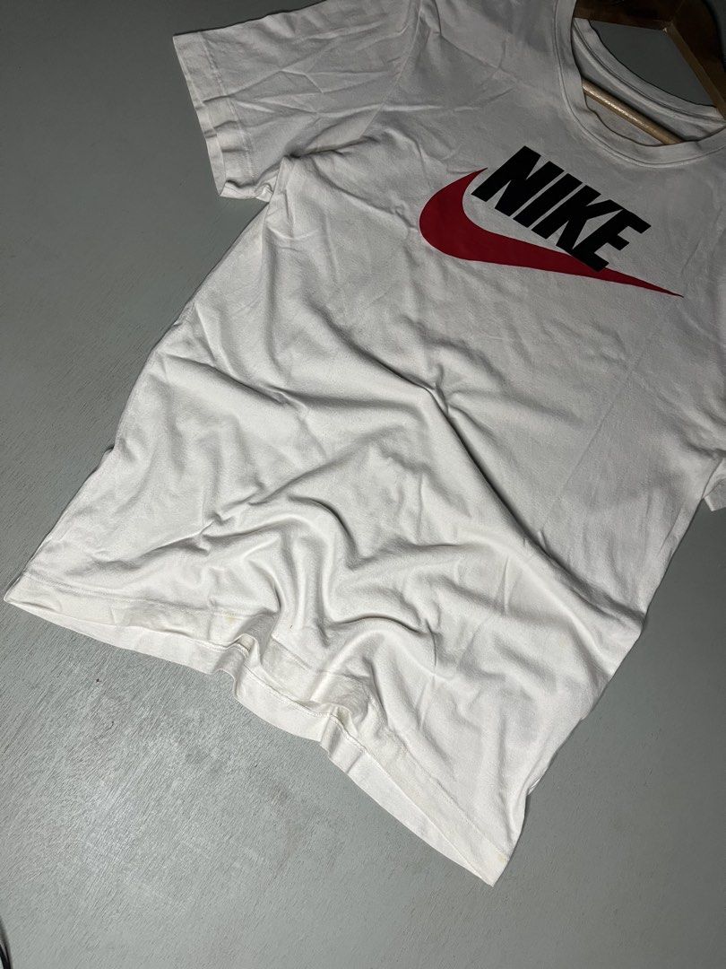NIKE (Category: Tshirts & Polo Shirts ) located in Catbalogan. Submitted by wayndsyclee. (Listing ID 1466414358, Image 3). Description: NIKE NO ISSUE EXCELLENT NEED WASH SIZE:medium to large Color rate 9/10 Dimes:20/28.