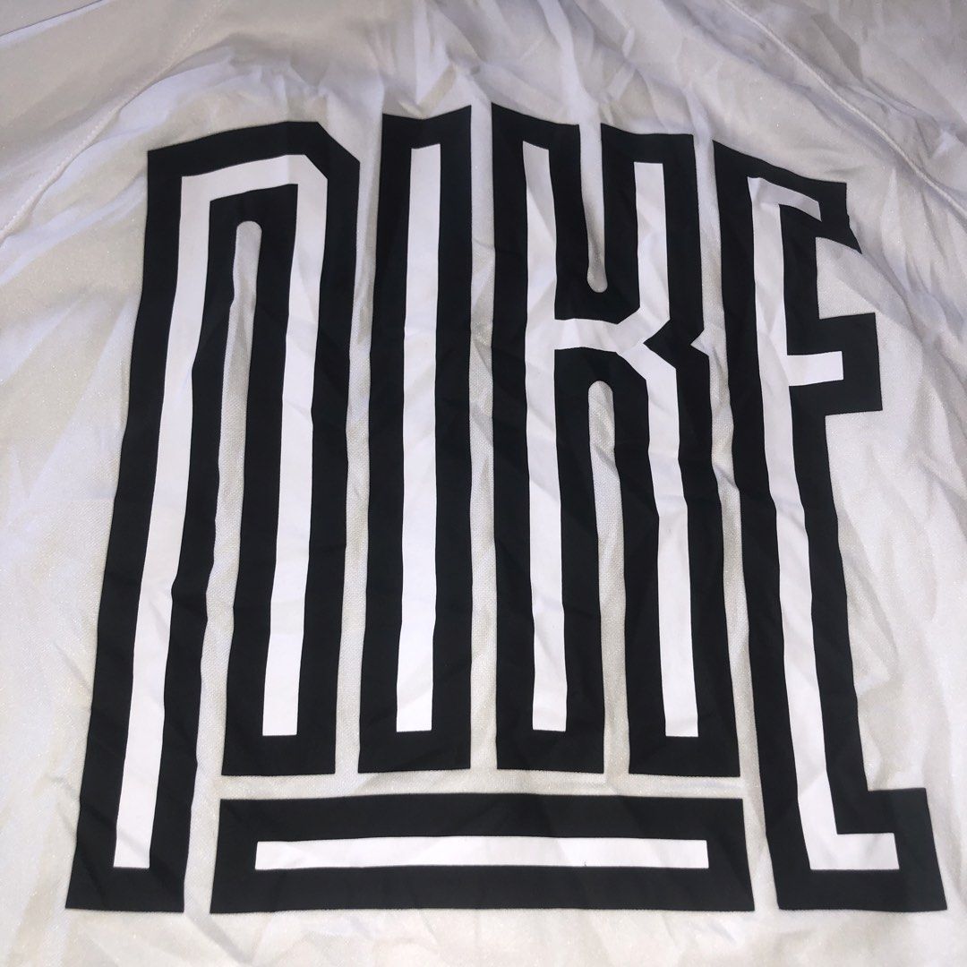 NIKE (Category: Coats, Jackets and Outerwear) located in Manila. Submitted by golden_znamss (Listing ID 1466446935, Image 3). Description: NIKE 350💸 W22 L27-28 need wash lang no issue 📍Montalban.
