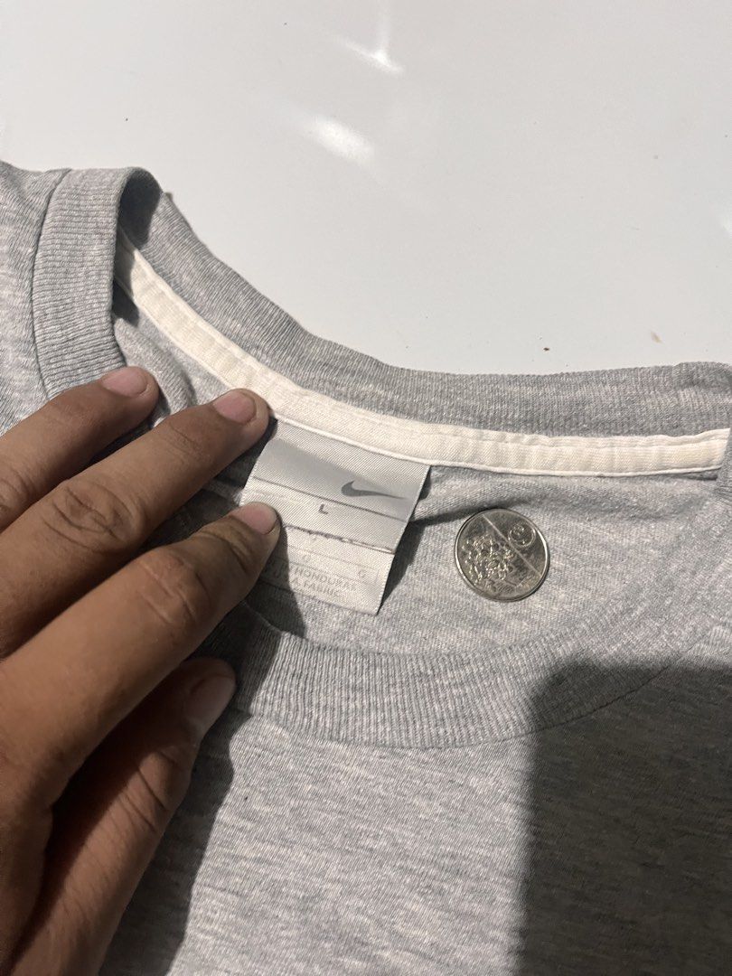 NIKE (Category: Activewear) located in Tabogon. Submitted by offtherack.1 (Listing ID 1466465793, Image 3). Description: VINTAGE NIKE SIZE: Large no issue .