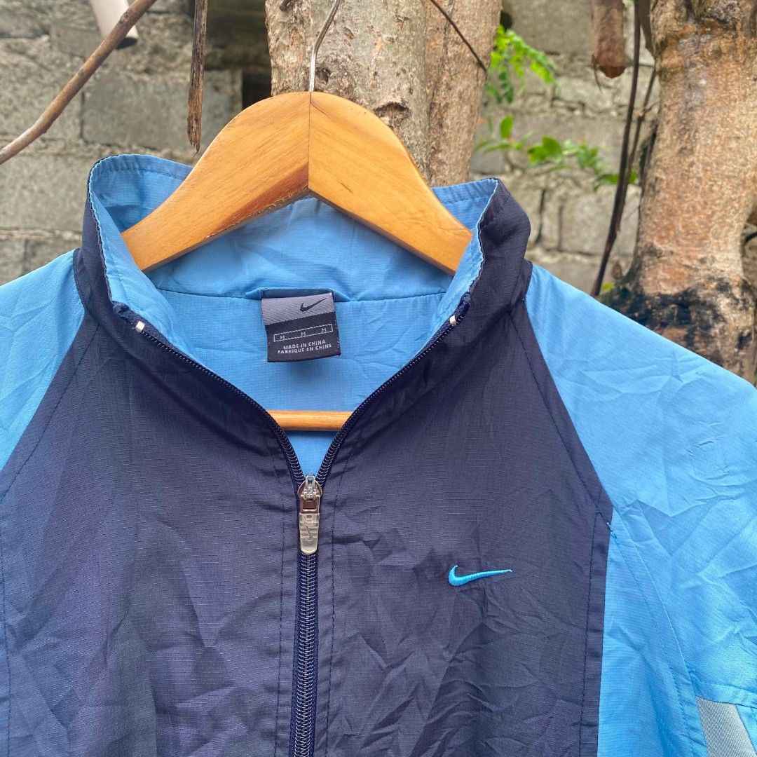 NIKE ACG (Category: Coats, Jackets and Outerwear) located in Zamboanga. Submitted by aisanglgma52490 (Listing ID 1465506234, Image 2). Description: SIZE MEDIUM.