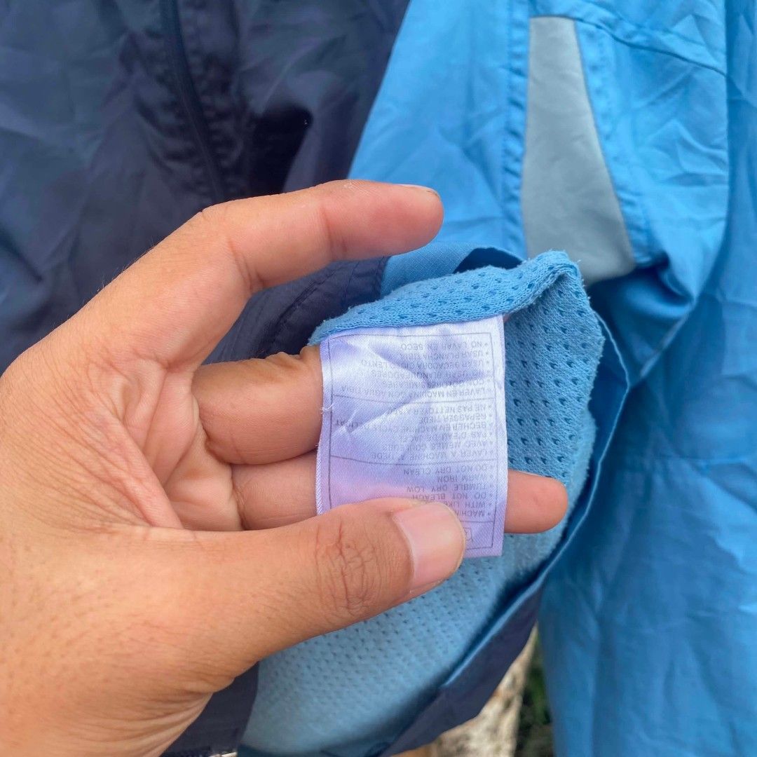 NIKE ACG (Category: Coats, Jackets and Outerwear) located in Zamboanga. Submitted by aisanglgma52490 (Listing ID 1465506234, Image 3). Description: SIZE MEDIUM.