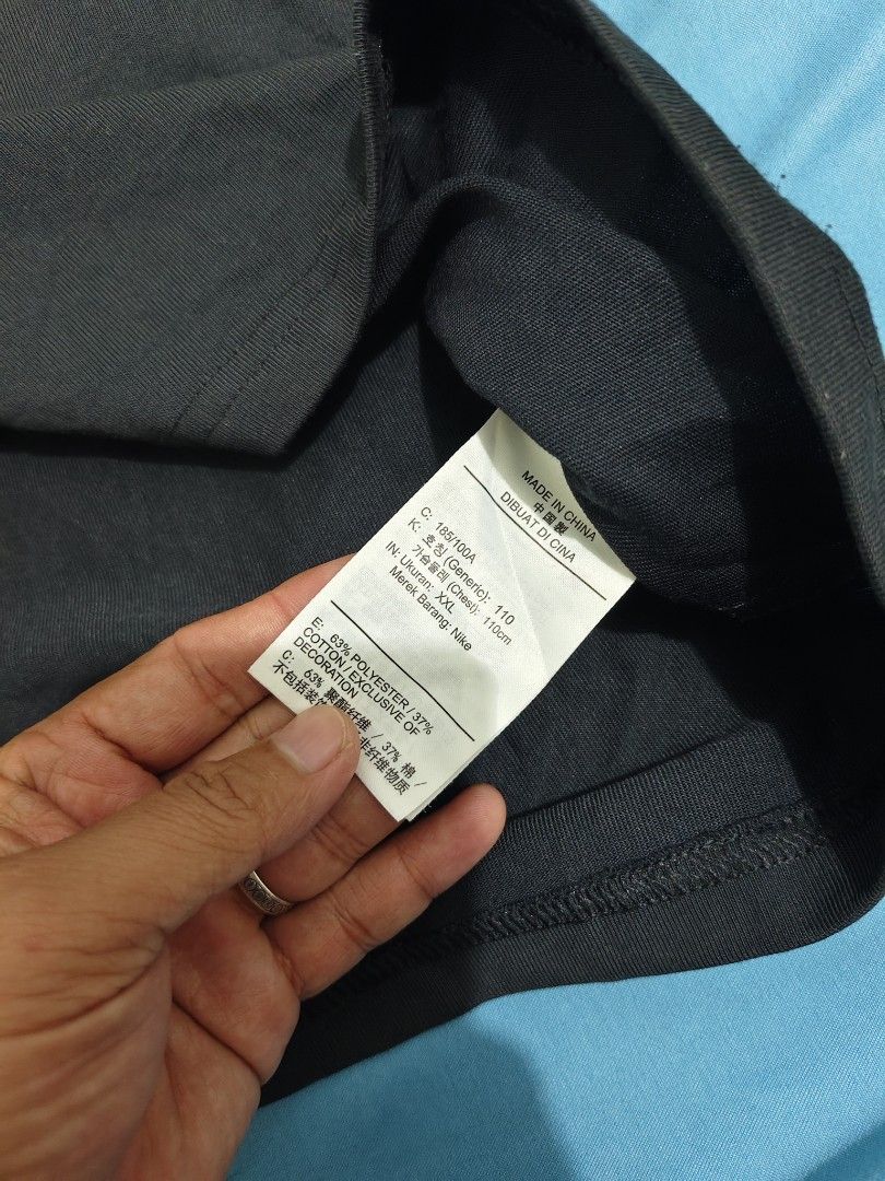Nike ACG (Category: Tshirts & Polo Shirts ) located in Manila. Submitted by vicious1419 (Listing ID 1466484003, Image 3). Description: Black Nike ACG t-shirt in size XXL. Loose fit style with Dri-FIT material. Small white ACG triangle logo embroidered on the left chest. Large orange and white ACG graphic printed across the back. Tag shows 63% polyester and 37% cotton blend. ISSUE : LAST PHOTO W-23 L-29.