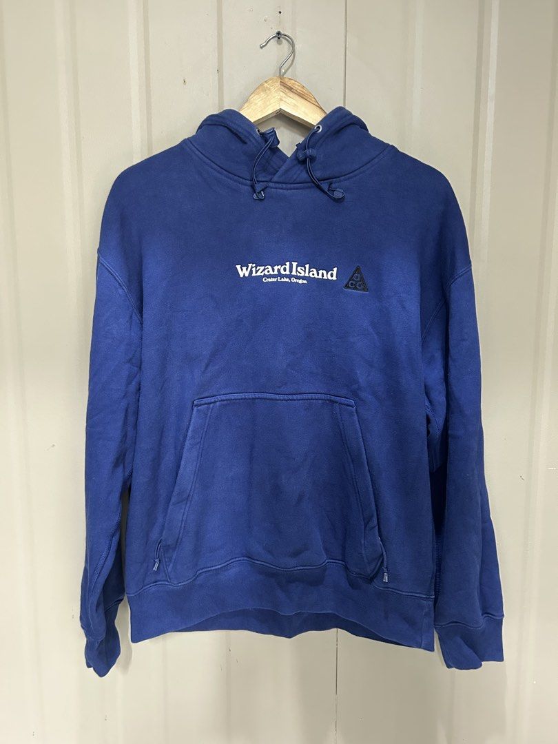 Nike ACG - Wizard Island Hoodie (Category: Hoodies) located in Los Banos. Submitted by londunplaya (Listing ID 1466390847, Image 1). Description: 24x26 M fits L-XL .