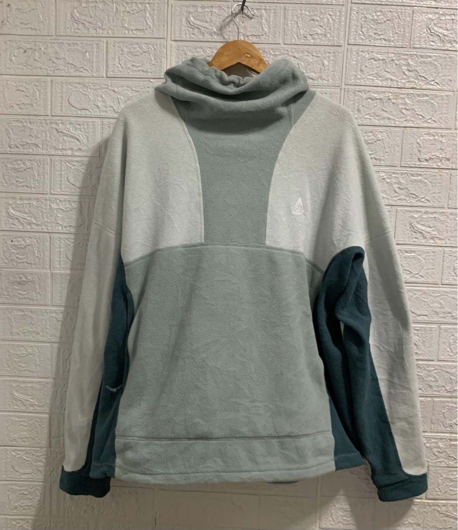 Nike ACG ‘Wolf Tree’ Fleece Jacket (Category: Activewear) located in Calamba. Submitted by mrmpiece (Listing ID 1466515896, Image 3). Description: Nike ACG ‘Wolf Tree’ Fleece Jacket Excellent condi | XXL on tags Width 26.5 | Length 28 Calamba 🏷️2,500.