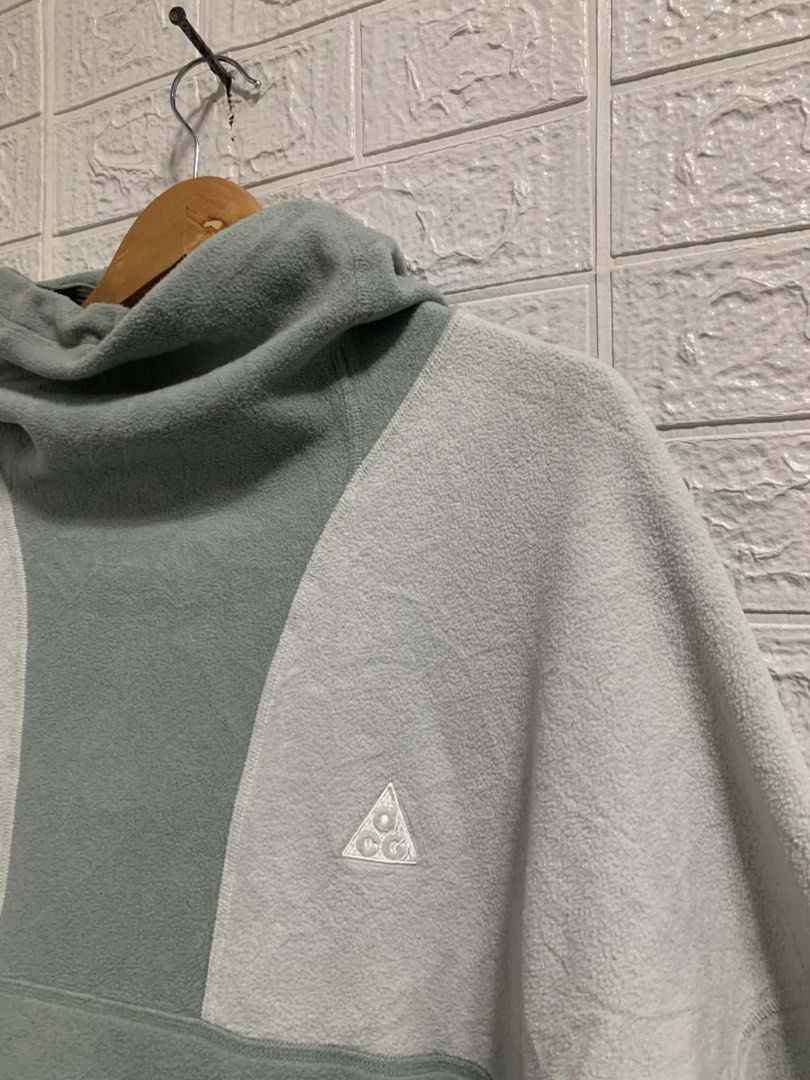 Nike ACG ‘Wolf Tree’ Fleece Jacket (Category: Activewear) located in Calamba. Submitted by mrmpiece (Listing ID 1466515896, Image 2). Description: Nike ACG ‘Wolf Tree’ Fleece Jacket Excellent condi | XXL on tags Width 26.5 | Length 28 Calamba 🏷️2,500.