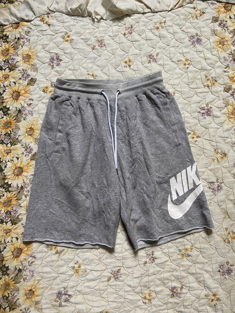 NIKE ALUMNI (Category: Shorts) located in Salug. Submitted by bagdoi_finds (Listing ID 1466494940, Image 2). Description: ISSUE: CUT MAIN TAG.