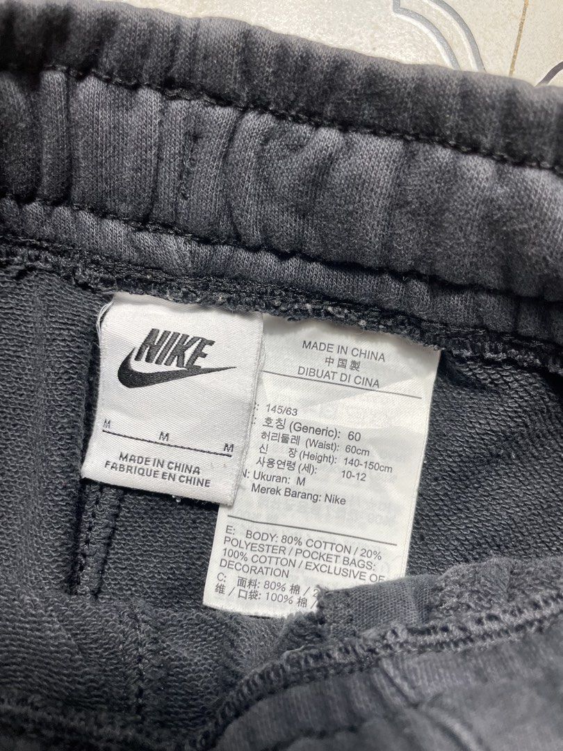 Nike Alumni Short (Category: Shorts) located in Quezon City. Submitted by renovare.196 (Listing ID 1466520694, Image 3). Description: Nike Alumni Short Excellent Condition Color Rate: 9/10 No Issue Measurements • Width: 24:32 • Length: 17 • Hem: 10 Price: 450 obo DM IF INTERESTED📥.