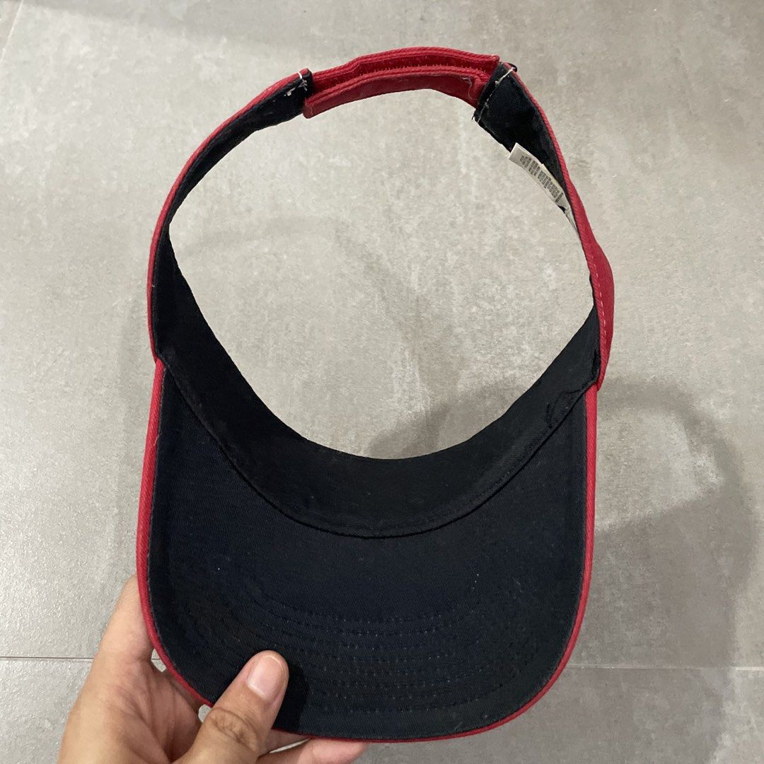 Nike Athletic Just Do It Sun Visor (Category: Hats & Beanies) located in Mabalacat. Submitted by goldengarms_ (Listing ID 1466446001, Image 3). Description: Size: One Size Condition: Excellent Color rate: 9.5/10 or better Issue: N/A Price is still negotiable for sure buyer 👍 - Payment thru GCash, Maya or Security Bank 💳 - Shipping via J&T Express 🛩️ Pm us for more details. Thank you! 📩.