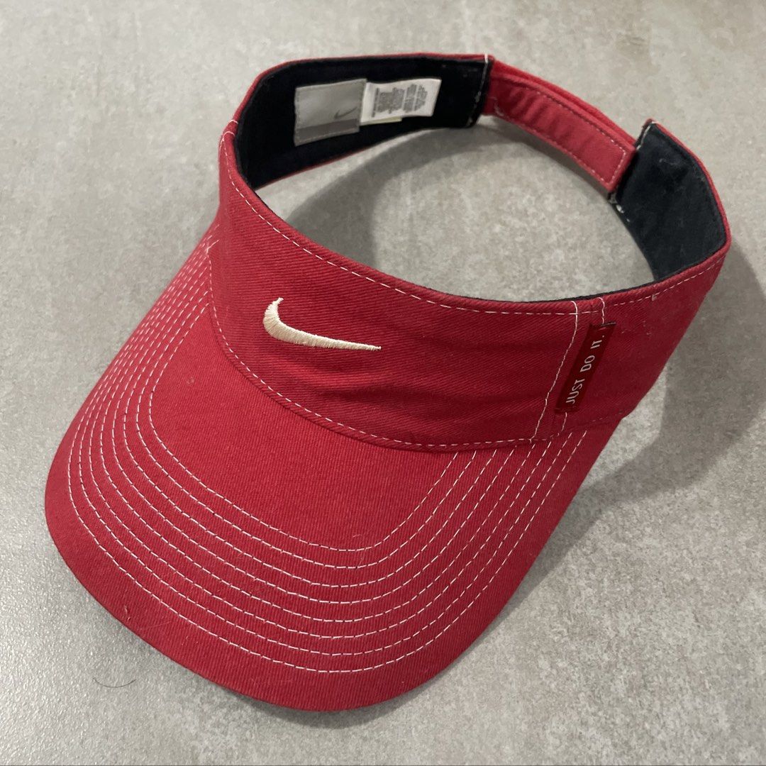 Nike Athletic Just Do It Sun Visor (Category: Hats & Beanies) located in Mabalacat. Submitted by goldengarms_ (Listing ID 1466446001, Image 2). Description: Size: One Size Condition: Excellent Color rate: 9.5/10 or better Issue: N/A Price is still negotiable for sure buyer 👍 - Payment thru GCash, Maya or Security Bank 💳 - Shipping via J&T Express 🛩️ Pm us for more details. Thank you! 📩.
